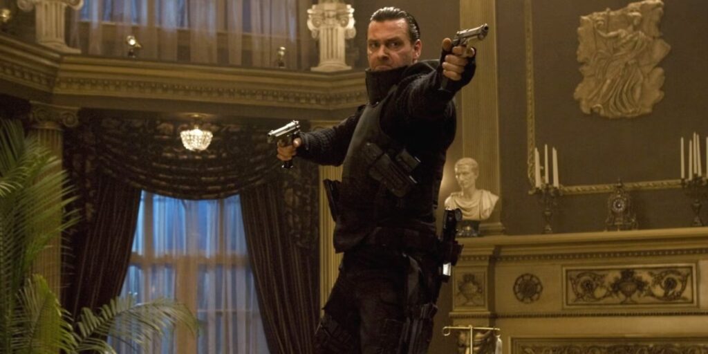 Ray Stevenson Punisher War Zone filminde aksiyon sahnesinde